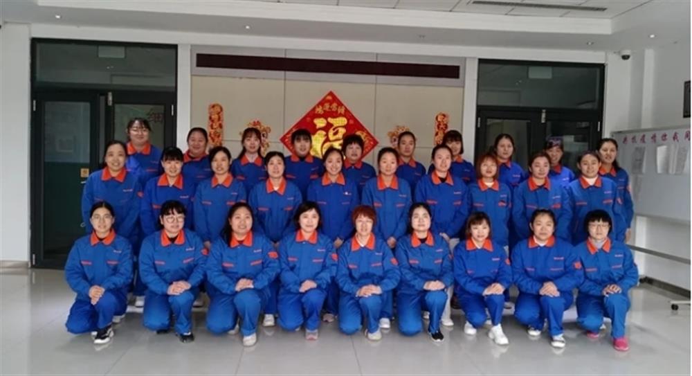 巾幗綻芳華！金鐘科技集團(tuán)精密儀器車(chē)間應(yīng)變計(jì)班：精密儀器生產(chǎn)線(xiàn)上的“解題人”